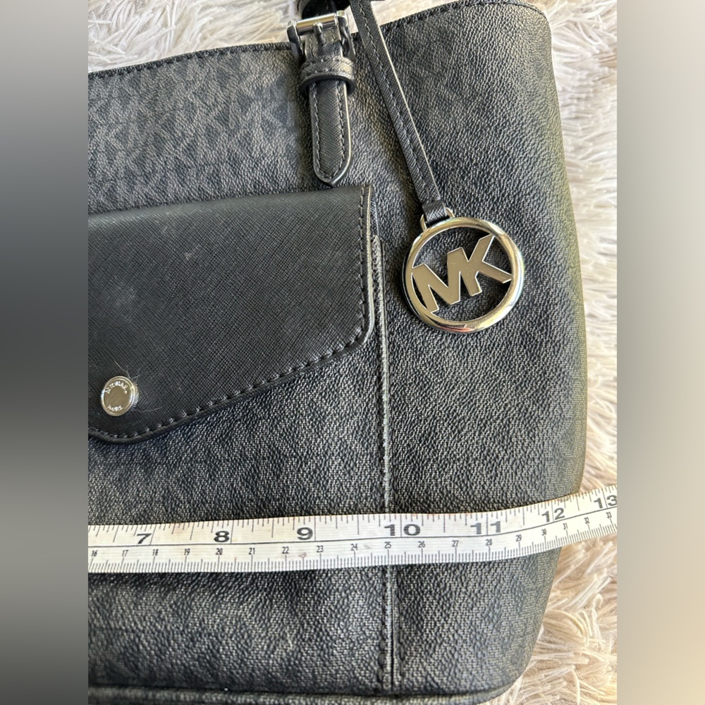 Michael Kors Black Saffiano Leather Jet Set Multi-Function Pocket Tote Bag - Picture 14 of 16